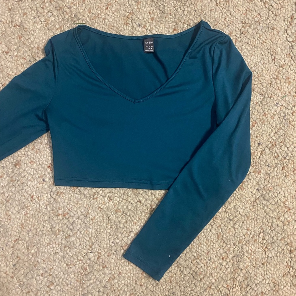 Cropped V neck